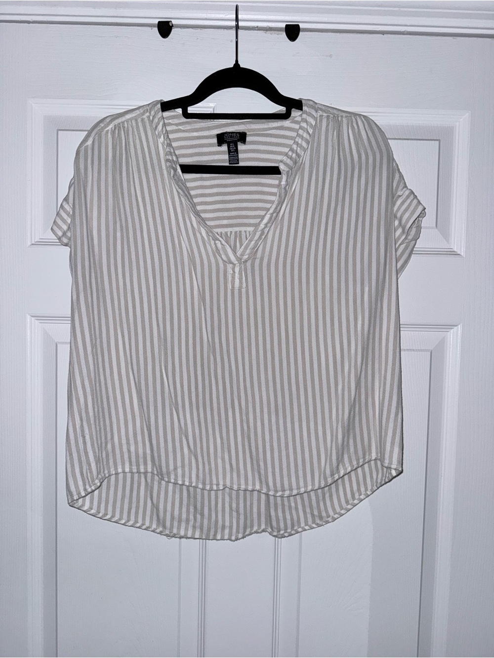 Jones New York Cream & White Striped V-Neck Blouse